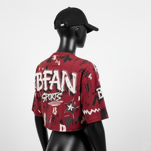 Crop top femme en jersey de coton premium, doux, respirant, imprimé bordeaux sur toute la surface, impression sérigraphique, logo personnalisé. - Product Image 5