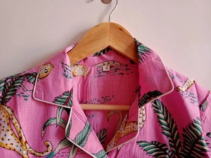 Pijamas sexis con cuello en V para mujer Beautiful Pink Safari Jungle Animal Prints 100% algodón orgánico Cierre con cordón Ropa de dormir - Product Image 4