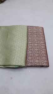 Saree traditionnel 100% pure soie Handloom drapé en soie élégant parfait pour les mariages Puja Festivals et événements culturels - Product Image 2