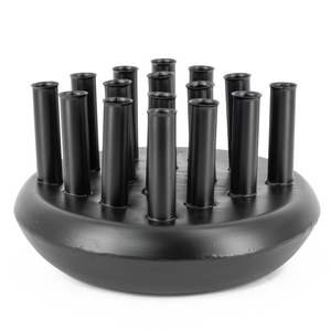 Florero de metal clásico con un acabado negro brillante y adecuado para lujosas salas de estar y expositores centrales. - Product Image 5