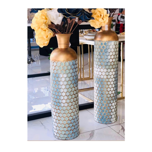 Jarra de estilista de cobre vintage de lujo, Diseño Artesanal atemporal, jarra de agua pulida hecha a mano para el bienestar del hogar, regalos y estilo de vida - Product Image 1