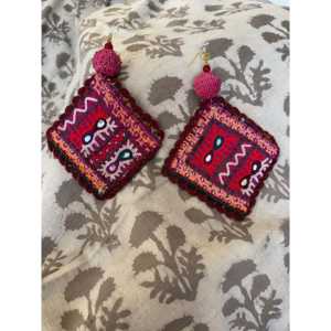 Pendientes de parche tribal Kutch, estilo étnico geométrico, con diamantes morados, tipo joyería de parche tribal Kutch - Product Image 1