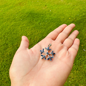 จี้รูปดอกไม้แซฟไฟร์สีฟ้าธรรมชาติสีฟ้า100% เครื่องประดับหินโรเดียมคุณภาพดีขายดีสินค้ามาใหม่สวย - Product Image 2