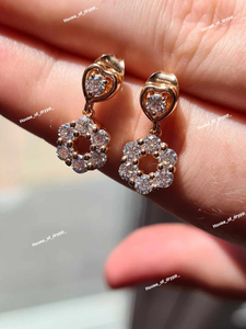 Boucles d'oreilles pendantes en moissanite argentée, serties de diamants, design floral en forme de cœur, halo scintillant, boucles d'oreilles de luxe pour femmes - Product Image 5