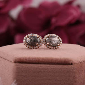 Boucles d'oreilles en or jaune 14 carats avec diamants ovales taillés sel et poivre, sertis halo, fabriqués en laboratoire, bijoux d'anniversaire pour femme - Product Image 2
