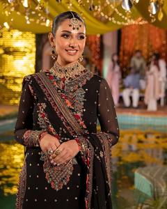ชุดปาร์ตี้ดูดีไซน์เนอร์กับพื้นล่างด้วย dupatta - Product Image 5