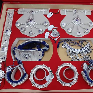 Conjunto de collar de plata para mujer Rajput con todos los accesorios 12 artículos que incluyen piedras de circón de color azul para bodas y regalos - Product Image 1