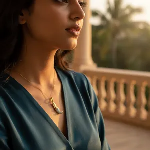 Exquisito Collar con Colgante de Diamantes Pavé para Mujer de Elegant Jewelry - Product Image 2