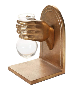 Jarrón de propagación de cristal con forma de mano dorada antigua para una estantería. Atmósfera zen disponible a precio de mayoreo. - Product Image 1