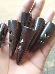 Bascule en corne de buffle naturelle de style ange Bascule en corne de boeuf noire polie pour la mode pour la peau et les vêtements - Product Image 4