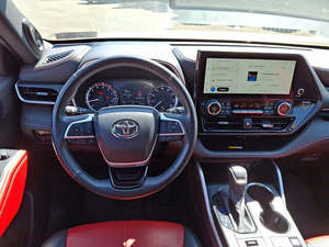 TOYOTA HIGH-LANDER XSE AWD 2023 USADO EN BUEN ESTADO, COLOR PLATEADO CELESTE METÁLICO, SUV CROSSOVER - Product Image 2