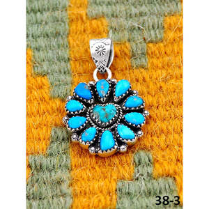 Pendentif Turquoise Fait Main du Sud-Ouest, Émeraude de la Vallée avec Sertissage à la Française en Argent Sterling, Breloques Taille Émeraude - Product Image 1