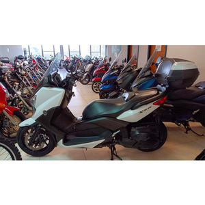 Scooter à essence X-MAX 400 - Product Image 1