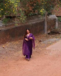 Presentando la colección de diseñadores Chinon Seda Secuencia Bordado Top & Palazzo con Secuencia Bordado Borde Trabajo Dupatta - Product Image 5