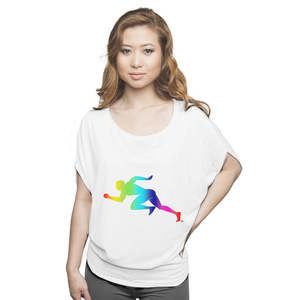 Camiseta informal con drapeado fluido y estampado de hombre corriendo con arcoíris - Product Image 1