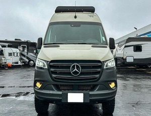 Autocaravana de Lujo Clase B Usada del 2023, Techo Alto, 4X4, para Viajes, con Interior Premium y Diseño Compacto - Product Image 1