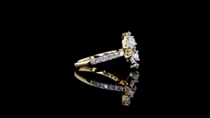 แหวนดอกไม้ประดับเพชรทรงลูกแพร์ที่เพาะเลี้ยงในห้องปฏิบัติการ |   แหวนเพชรดีไซน์ดอกไม้ทันสมัย ชุบโรเดียม 14KT รับรองโดย IGI สำหรับงานแต่งงาน - Product Image 3