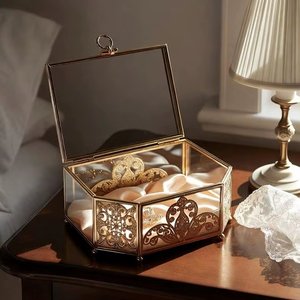 Boîte à bijoux élégante en métal et en verre, format compact et portable, avec serrure, organisateur de rangement sécurisé pour les voyages et la maison - Product Image 1