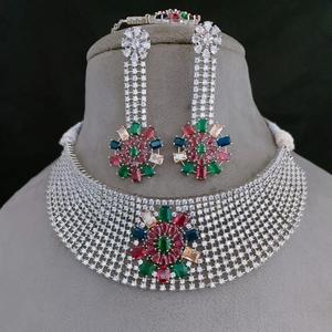 Conjunto de collar de circón con acabado plateado de diseñador de alta calidad con pendientes, colección de ropa de boda y fiesta para mujer - Product Image 1