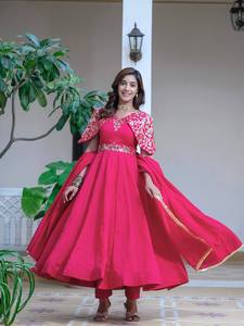 Travail de broderie fantaisie indienne et pakistanaise Georgette longues robes Anarkali Pishwas avec Dupatta pour les occasions de fête - Product Image 3
