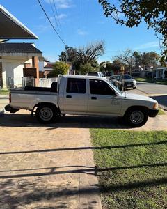 Toyota Hilux DLX DOB d'occasion de 2001, en bon état - Product Image 5