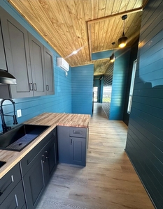 Maisonnette préfabriquée moderne et contemporaine en acier, 40x8 pieds, 320 pieds carrés, 1 chambre, 1 salle de bain, bois et métal - Product Image 6