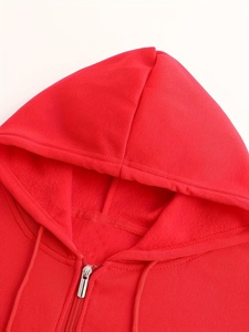 Vente Flash : Sweat à Capuche Zippé Rouge Personnalisé, Coupe Oversize, en Molleton Mélange Coton-Polyester 350 GSM, Impression Gonflée, Couleur Unie, Idéal pour l'Automne - Product Image 3