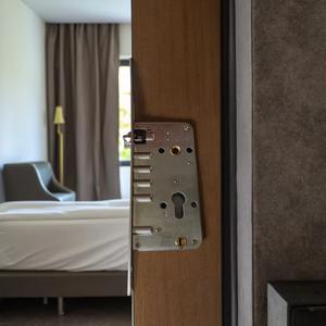 ตัวล็อคประตูลิ้นเฉียงสำหรับล็อคกลไกประตูอะลูมิเนียม - Product Image 2