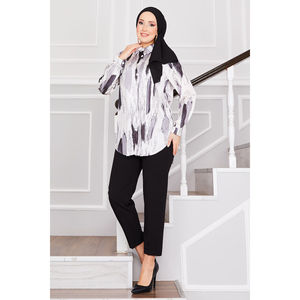 Túnica Modest con Estampado de Satén Negro - Product Image 3