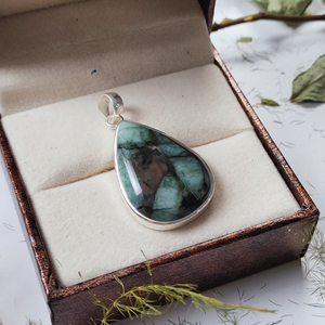 Sterling Silver <b>Emerald</b> Gemstone Teardrop Collet <b>Pendant</b> – Wholesale Silver Jewelry - Product Image 5