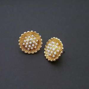 Boucles d'oreilles Kriaa Fine Stud Design Floral Perle Plaqué Or 1310150 - Product Image 1