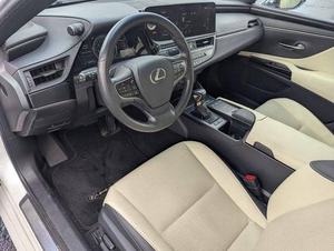 Utilisé 2022 Lex-us ES 300h 300H - Product Image 2