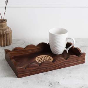 Bandeja de Madera con Bordes Curvos y Tallado Central, Bandeja Decorativa de Madera Más Vendida, Confiable y Duradera al Precio Más Bajo - Product Image 1