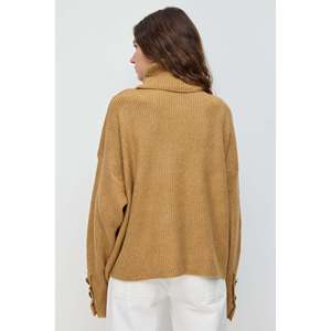 Pull en tricot à col roulé décontracté avec détails boutonnés sur les manches 100% acrylique - Product Image 4