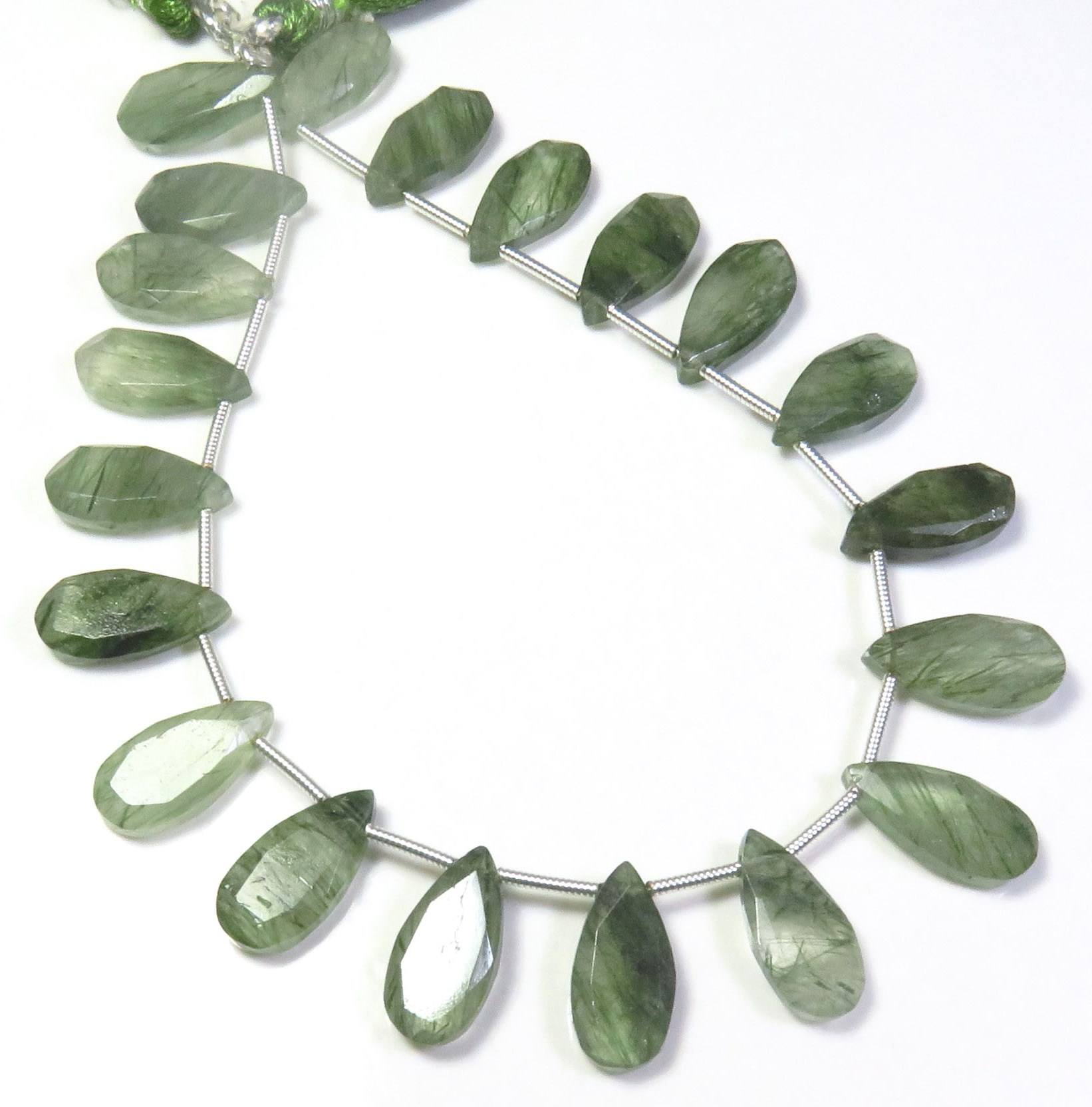 สีเขียว