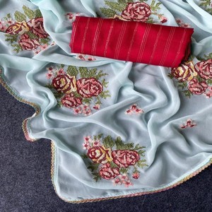 Saree in morbido georgette di raso VASTRA COTTAGE con ricami kashmiri su tutta la superficie e bellissimo bordo in pizzo con camicetta a contrasto - Product Image 2
