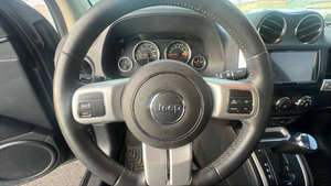 Voiture d'occasion abordable Jeep Compass Latitude 2017 conduite à gauche - Product Image 2