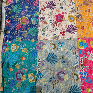 Tissu en crêpe brodé de qualité supérieure, textile de créateur pour la confection de robes féminines, matière pour vêtements ethniques, vente en gros, fournisseur OEM, exportateur Inde. - Product Image 1