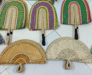 พัดลมมือถือจากหญ้าทะเลระดับพรีเมี่ยม | งานปาร์ตี้ที่เป็นมิตรกับสิ่งแวดล้อมทำด้วยมือ | งานฝีมือที่ไม่เหมือนใครสำหรับกิจกรรมและงานปาร์ตี้ - Product Image 4