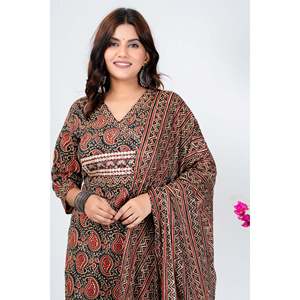 Conjunto de Kurta con Estampado Paisley Clásico en Negro y Rojo, Ropa Étnica India, con Dupatta de Georgette y Choli de Seda y Lehenga - Product Image 5
