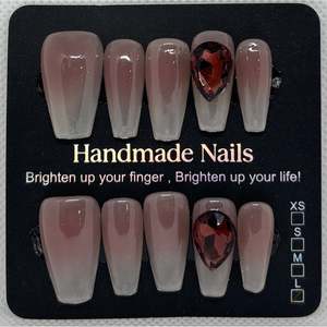 Unghie artificiali eleganti e di grandi dimensioni per un look romantico - Product Image 1