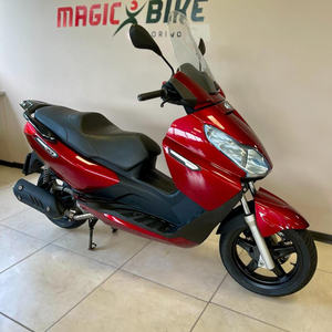 Scooter Inteligente PIAGGIO X7 300 EVO IE con Motor sin Escobillas e Integración con Aplicación - Product Image 1