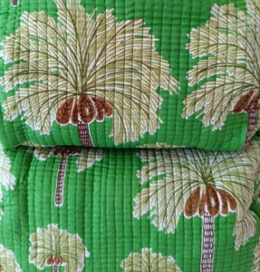 <b>Quilted</b> Cotton Floral Pattern <b>Makeup</b> <b>Bag</b> Medium/Small Travel Cosmetic Carry Pouch Zipper Manufacturer Wholesaler Cosmetic Case - Product Image 5