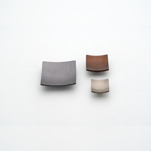 มือจับตู้ทรงโค้งทันสมัยแบบพรีเมียม  ด้ามจับลิ้นชักโลหะขัดเงา  อุปกรณ์ฮาร์ดแวร์เฟอร์นิเจอร์ครัว  โรงงานผลิตโดยตรง รับผลิตแบบ OEM - Product Image 1