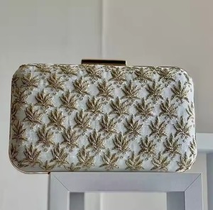 กระเป๋าคลัทช์ขนาดกะทัดรัดปักลายดอกไม้ประดับมุกสไตล์ลูกกวาดทันสมัยขนาดคลาสสิกสำหรับสิ่งจำเป็นยอดเยี่ยม - Product Image 1