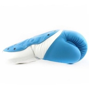 Gants de boxe en cuir de vachette de qualité supérieure, logo de marque personnalisé, bleu et blanc, sangle de poignet pour l'entraînement de Muay Thai et les sports. - Product Image 5