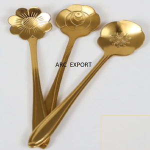 Support blanc avec couverts dorés, décoration de service de cuisine moderne pour maison et hôtel, ensemble de couverts élégants - Product Image 5