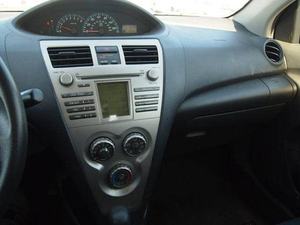 Yaris Base 2010 Usado, Volante a la Izquierda, Turbo, Tracción en las Cuatro Ruedas, Asientos de Cuero, Interior Claro - Product Image 5