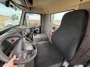 รถบรรทุกมือสองปี 2018 ยี่ห้อวอลโว่ รุ่น VNM42T200 เพลาเดียว แบบ Day Cab - เครื่องยนต์ D13M405 405 แรงม้า, เกียร์ I Shift AMT 12 สปีด รถบรรทุกสำหรับเดินทางไกล ขาย - Product Image 3