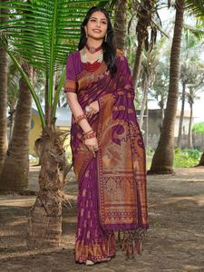 Royal and Rich Meilleur tissu Saree Pallu avec chemisier à bordure Vêtements indiens et pakistanais garantis - Product Image 6